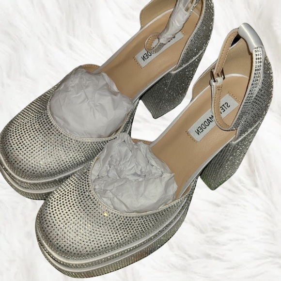 Steve Madden Shoes - Picture 2 of 12